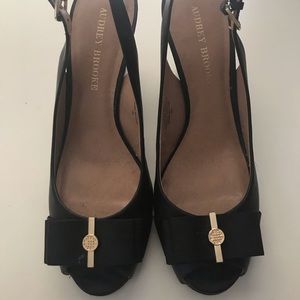 Audrey Brooke Black and Gold Wedge- Size 7